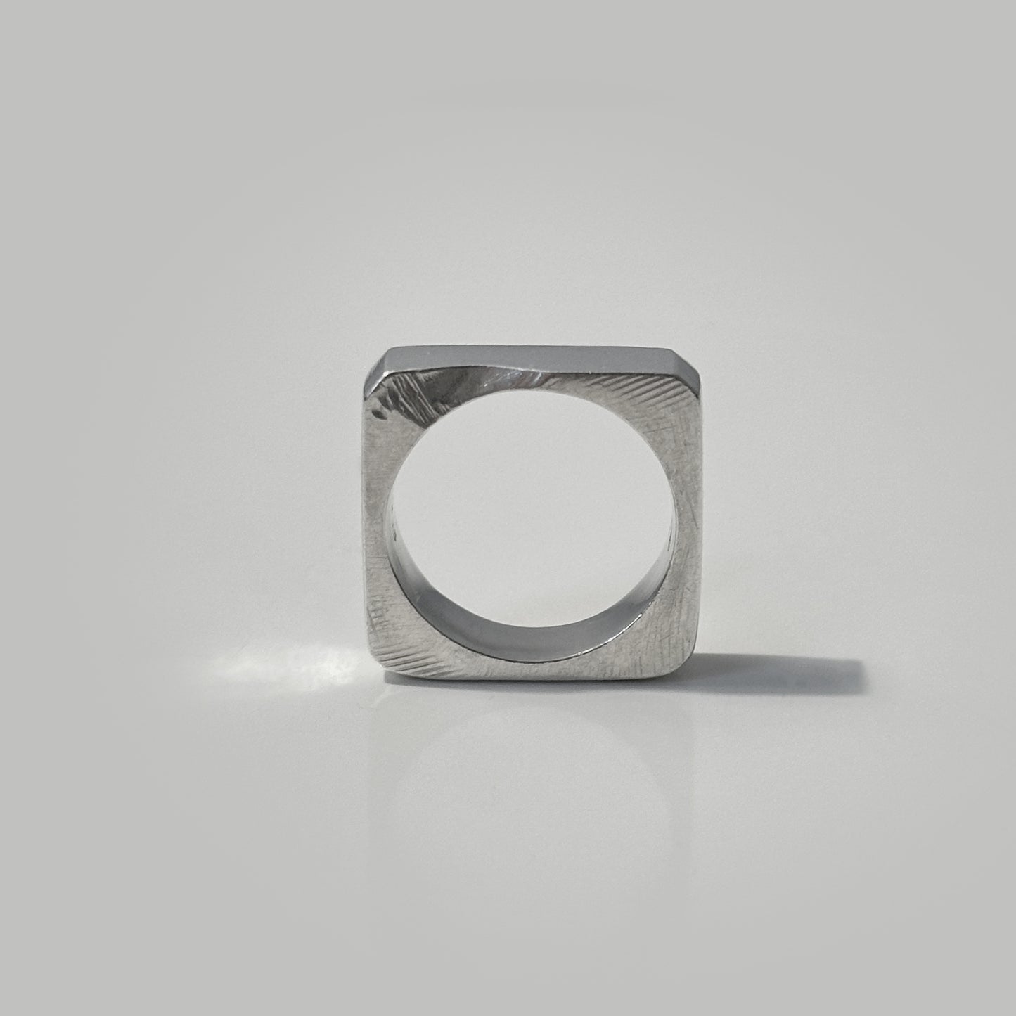 Make to order – Minimal square ring
