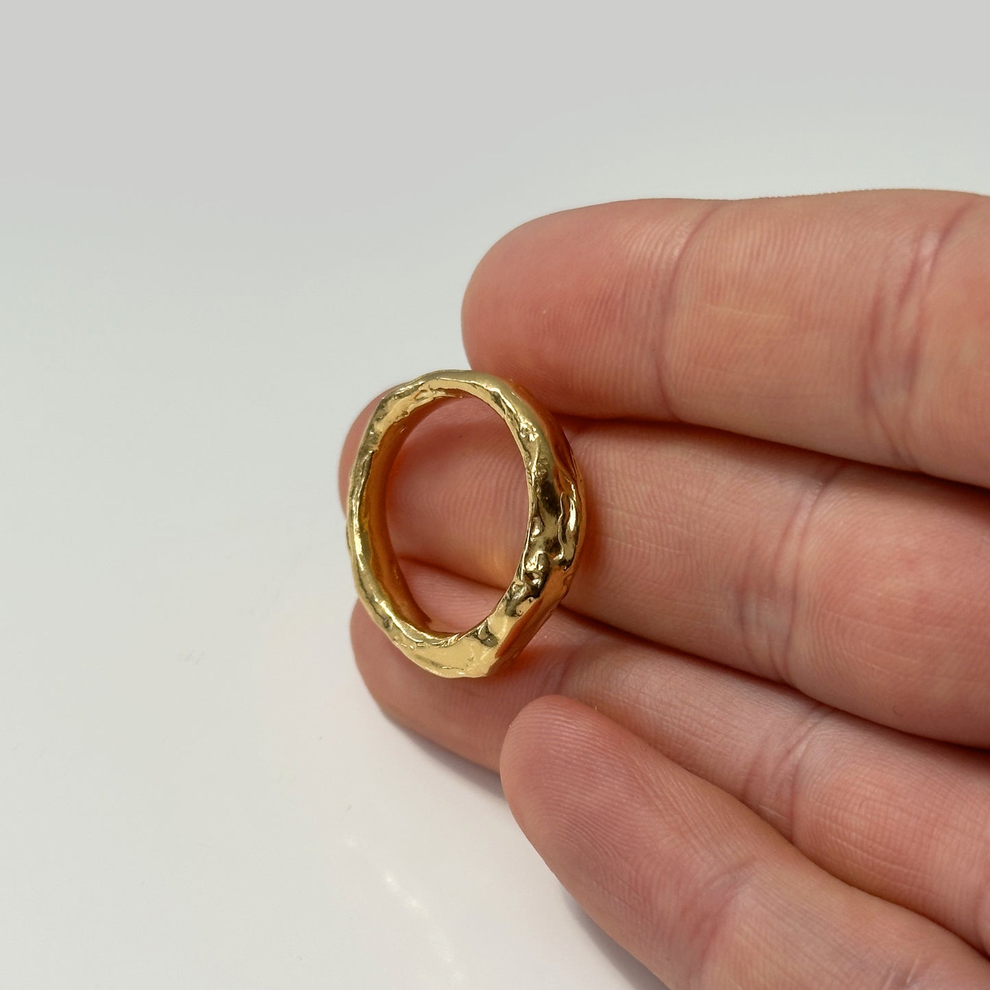 Simple organic ring vergoldet