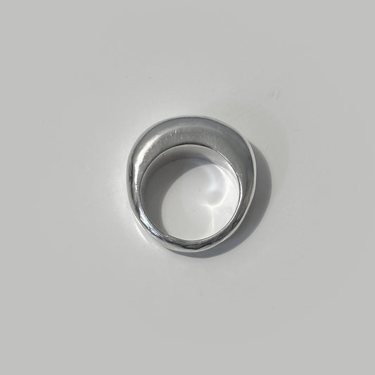 Minimal oval ring
